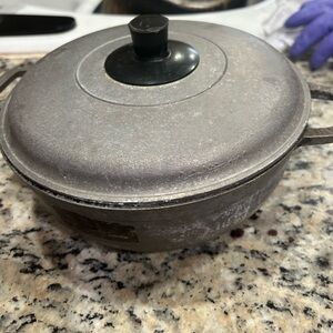 Cast aluminum pan